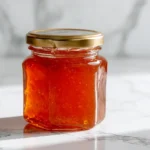 Quittengelee Rezept in moderner Küche mit klarer Ästhetik