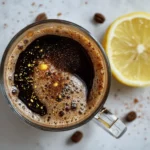 Schwarzer Kaffee mit Zimt und Zitrone zum Abnehmen
