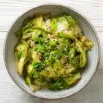 Spitzkohl mit Sojasauce nach Hensslers Rezept serviert